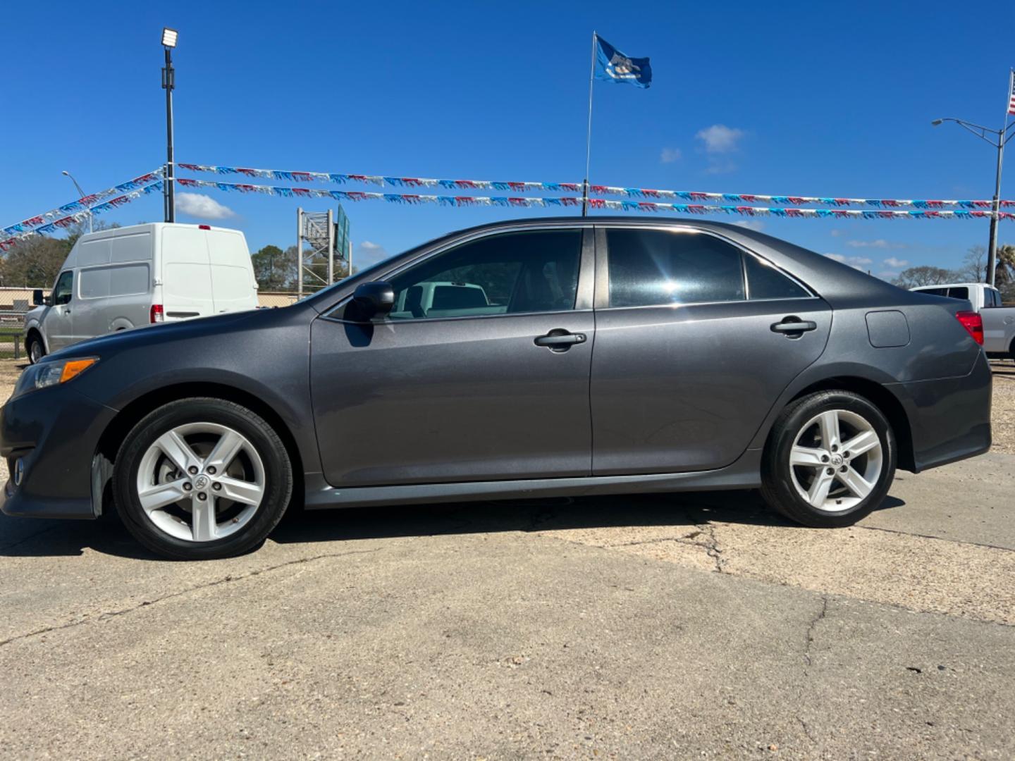 2014 Gray /Black Toyota Camry SE (4T1BF1FKXEU) with an 2.5L 4Cylinder engine, Automatic transmission, located at 4520 Airline Hwy, Baton Rouge, LA, 70805, (225) 357-1497, 30.509325, -91.145432 - 2014 Toyota Camry SE No Accidents, Two Owner, 2.5L 4 Cylinder, 180K Miles, All Power, Backup Camera. NO IN HOUSE FINANCING. FOR INFO PLEASE CONTACT JEFF AT 225 357-1497 CHECK OUT OUR A+ RATING WITH THE BETTER BUSINESS BUREAU WE HAVE BEEN A FAMILY OWNED AND OPERATED BUSINESS AT THE SAME LOCATION FOR - Photo#1